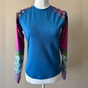 The North Face Vapor Wick Blue Mod Retro Floral P2P 17-18” Top $89 Retail EUC